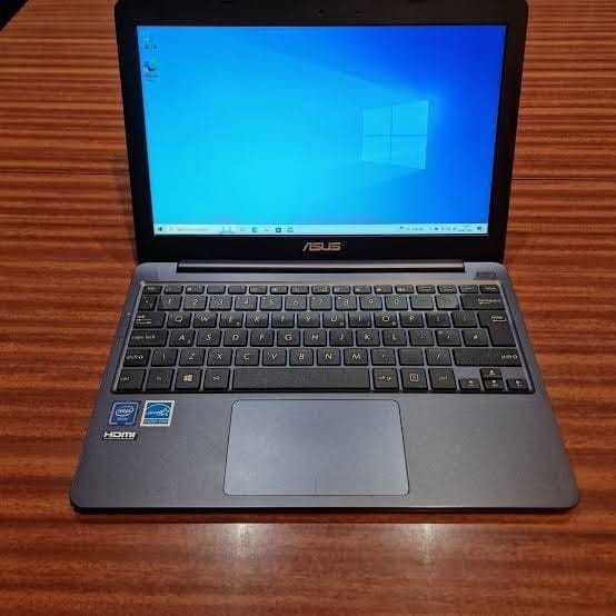 Asus E203M 7GEN Celeron 4GB SSD 120GB Dual Core 11.6" HD Laptop
