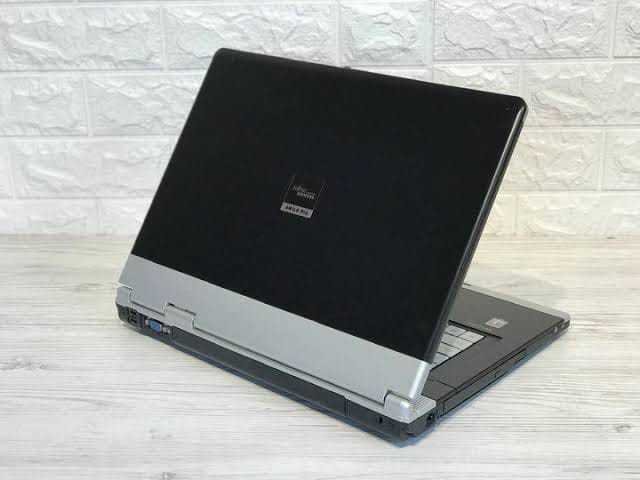 Fujitsu Laptop Ram 4GB SSD 120GB CORE2 DUO laptop