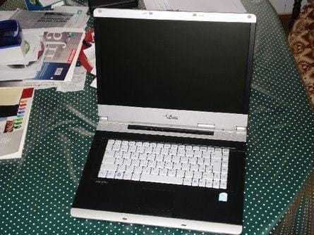 Fujitsu Laptop Ram 4GB SSD 120GB CORE2 DUO laptop